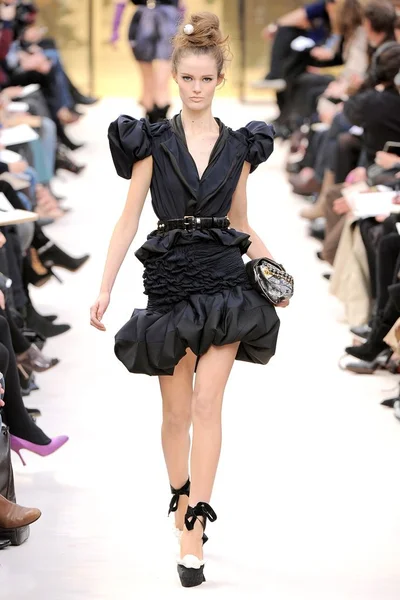 Look 18